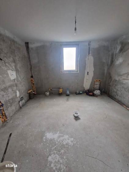 Casă cu 9 camere cu Teren 1500 Mp în Central