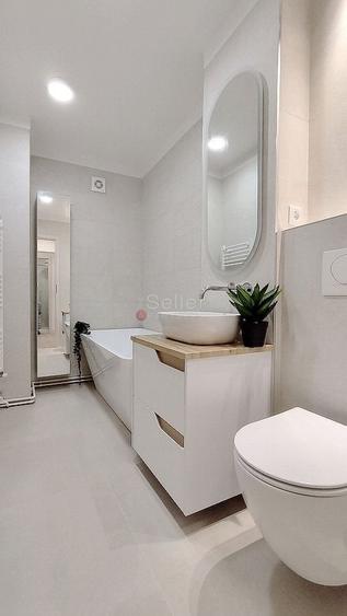 Apartament cu 3 camere decomandat în Județean