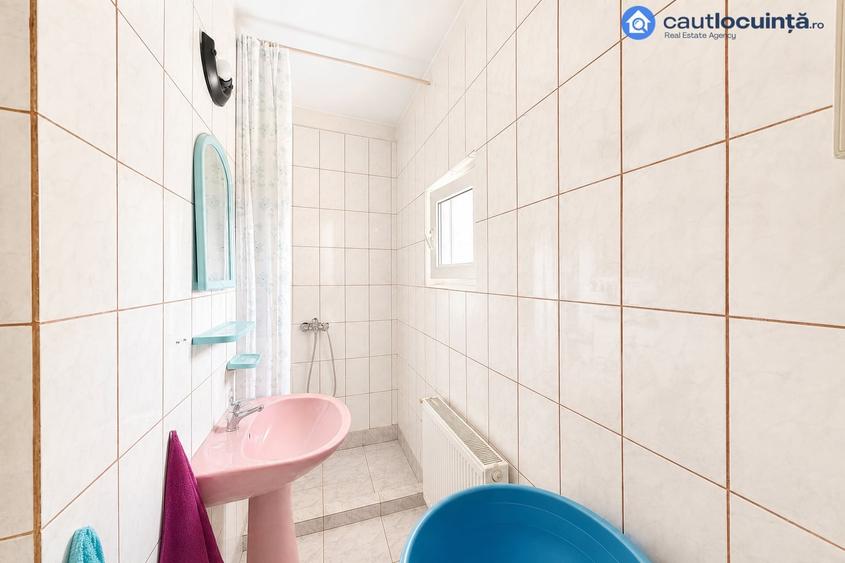 Casă individuală cu 6 camere cu Canalizare în Doamna Ghica