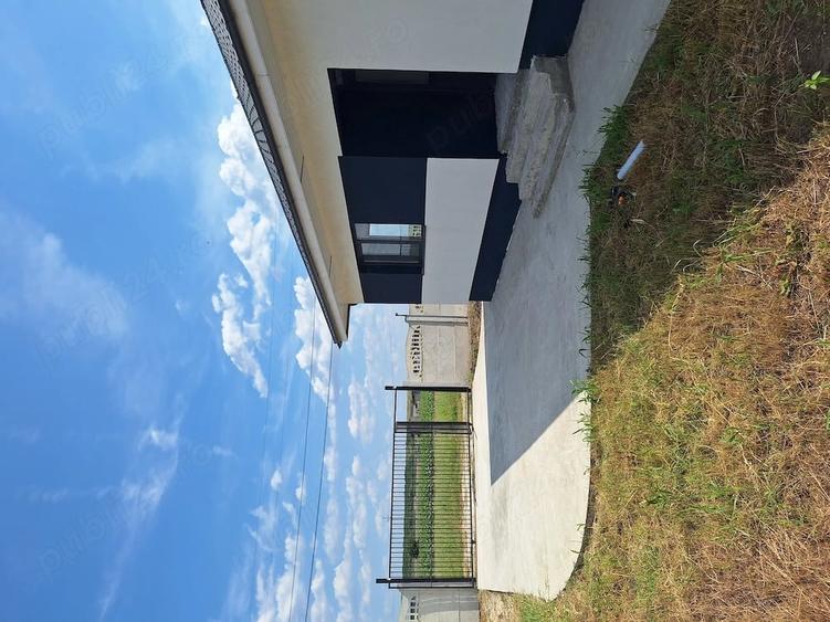 Casă cu Teren 520 Mp în Stâlpu