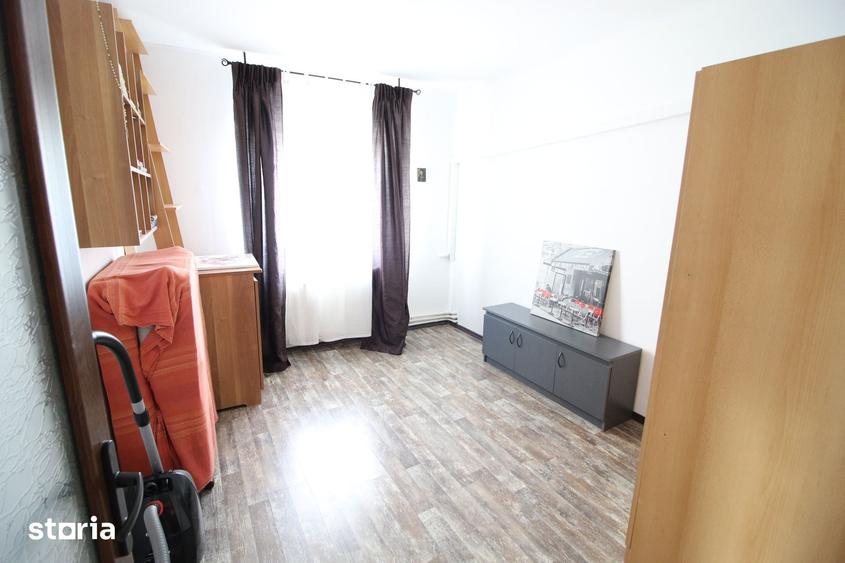 Apartament cu 3 camere decomandat în Siderurgiștilor
