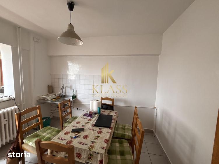 Apartament cu 4 camere decomandat în Romană