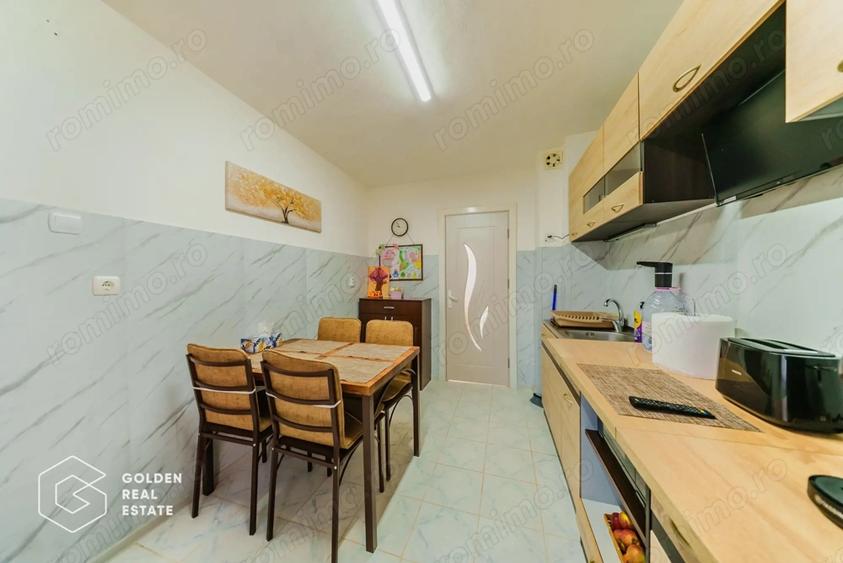 Apartament cu 5 camere decomandat în Micălaca