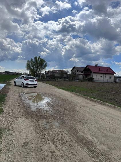 Teren intravilan de 4700 mp, în Florești-Stoenești