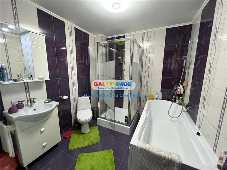 Casă cu 5 camere cu Garaj în Central