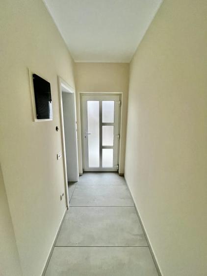 Duplex cu 4 camere cu Canalizare în Exterior Vest