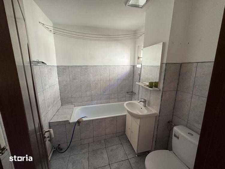 Apartament cu 3 camere în Calea București