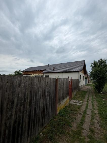 Casă cu 4 camere în Sânmartin