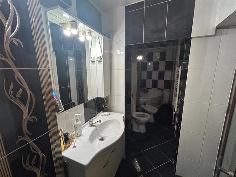 Apartament cu 4 camere decomandat în Brăilei