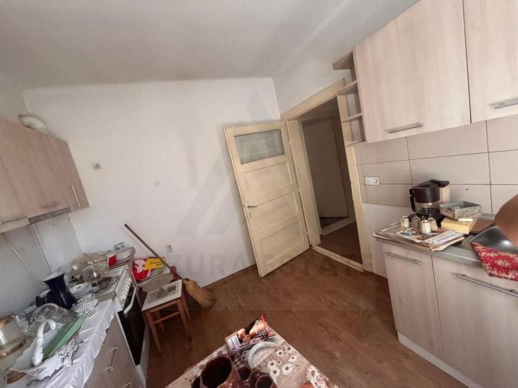 Casă individuală cu 3 camere cu Canalizare în Central