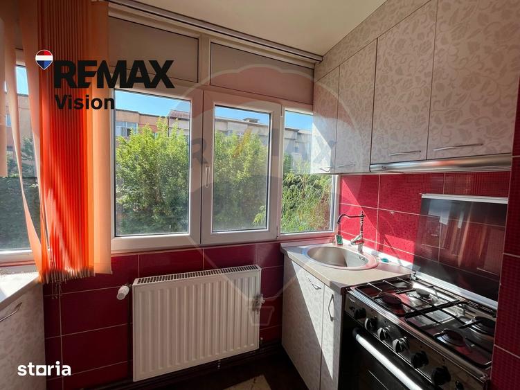 Apartament cu 3 camere semidecomandat, mobilat în George Enescu