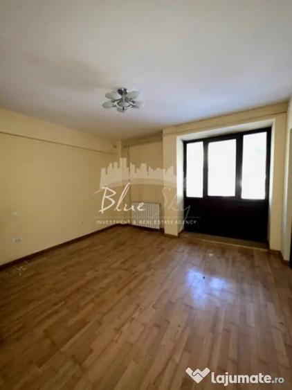 Apartament cu 3 camere semidecomandat în Central