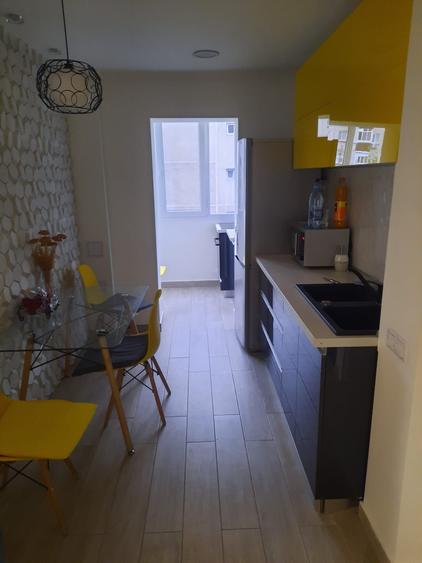 Apartament cu 3 camere decomandat în Decebal