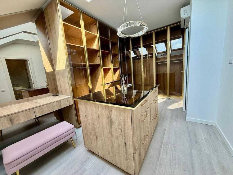 Duplex cu 4 camere cu Canalizare în Central