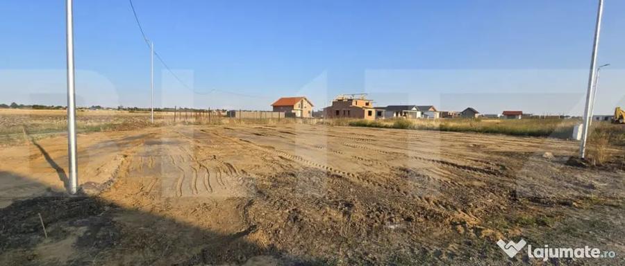 Teren de 697 mp, în Sânmihaiu Român