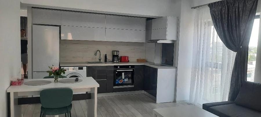 Apartament cu 3 camere decomandat în Faleză