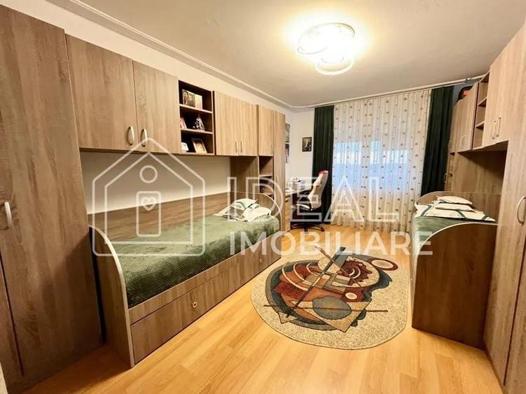 Apartament cu 3 camere decomandat în Vasile Aaron