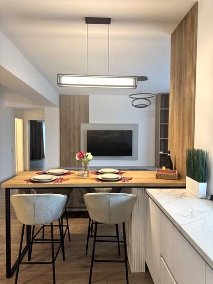 Apartament cu 3 camere semidecomandat, mobilat în Pipera