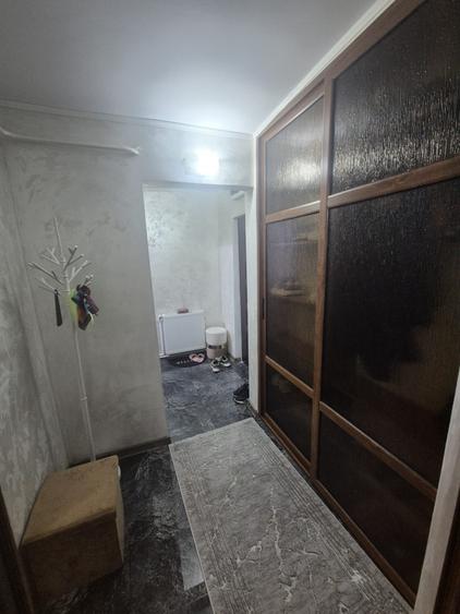 Apartament cu 3 camere semidecomandat, mobilat în Hipodrom
