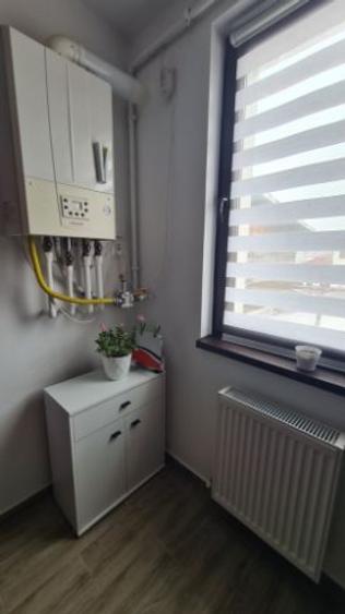 Apartament cu 3 camere semidecomandat în Republicii