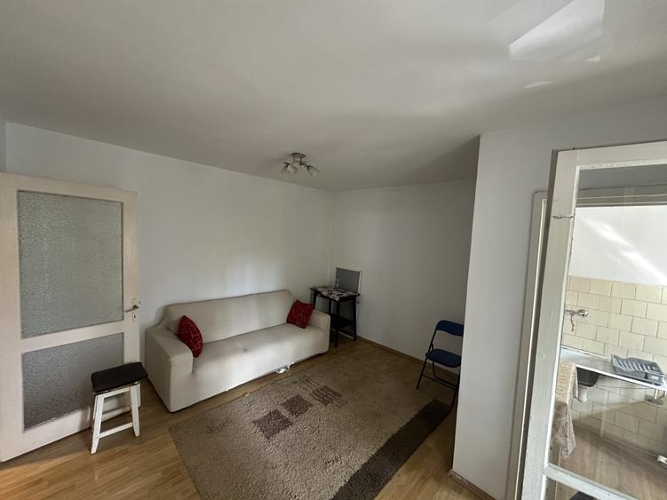 Apartament cu 2 camere semidecomandat, mobilat în Berceni