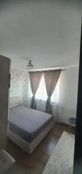 Apartament cu 3 camere decomandat în Cet