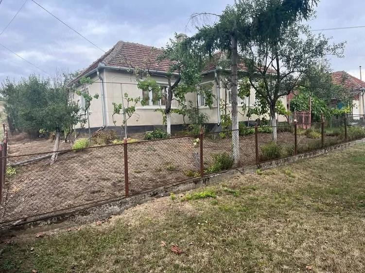 Casă cu 4 camere cu Teren 3000 Mp în Chieșd