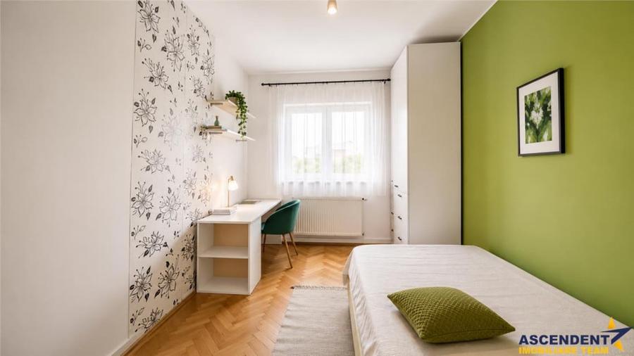 Apartament cu 3 camere semidecomandat în Centrul Civic