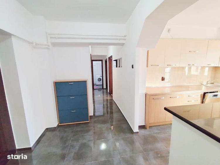 Apartament cu 3 camere decomandat în Calea București