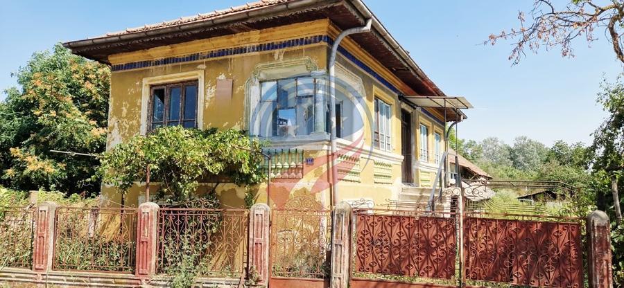 Casă individuală cu 5 camere cu Canalizare în Bâzdâna