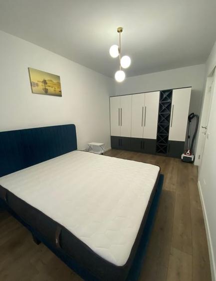 Apartament cu 2 camere semidecomandat, mobilat în Independenței