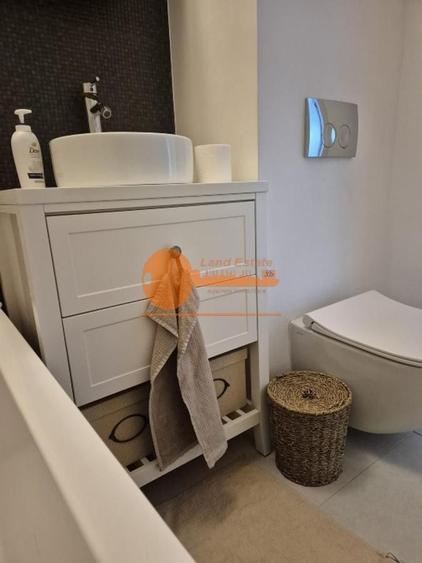 Apartament cu 2 camere semidecomandat, mobilat în 1 Mai