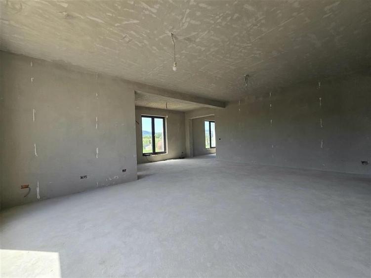 Casă individuală cu 4 camere cu Teren 752 Mp în Chistag