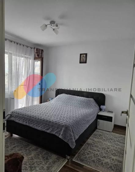Casă individuală cu 4 camere cu Canalizare în Iris