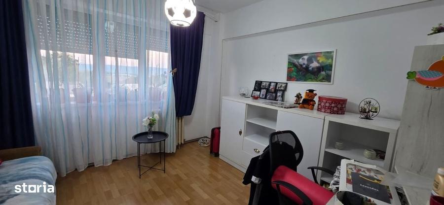 Apartament cu 3 camere decomandat în Orizont