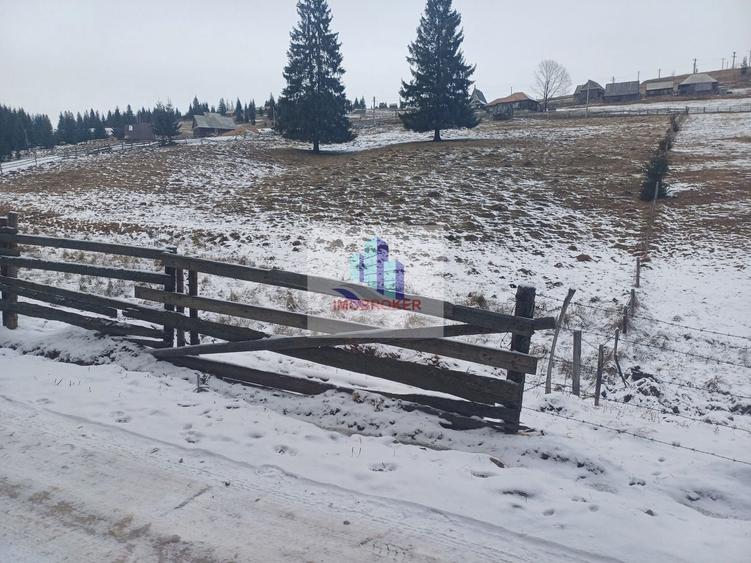 Teren agricol intravilan de 10900 mp, în Măguri-Răcătău
