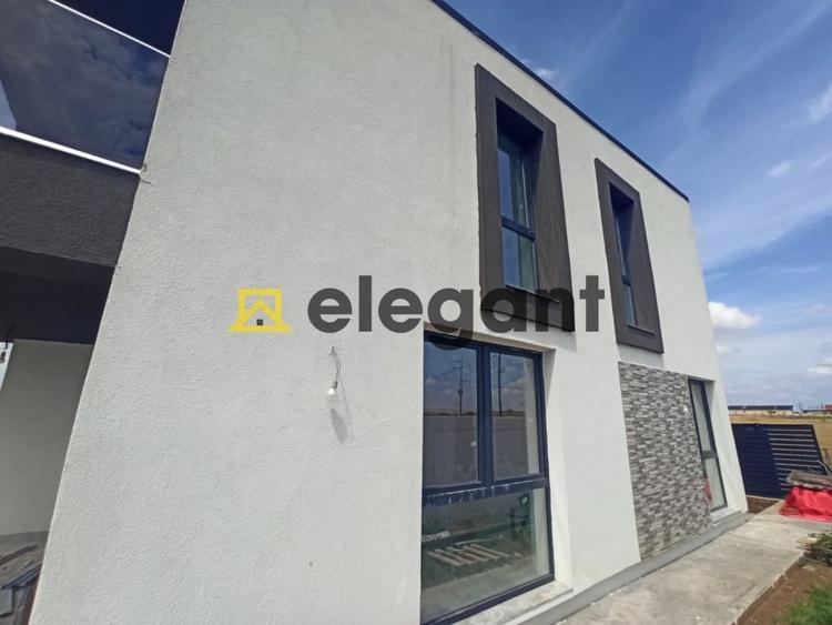 Casă individuală cu 4 camere cu Teren 328 Mp în Periferie