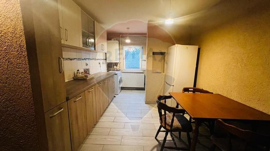 Apartament cu 3 camere decomandat, mobilat în Traian