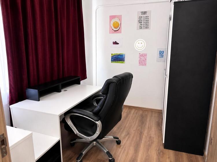 Apartament cu 3 camere semidecomandat în Central