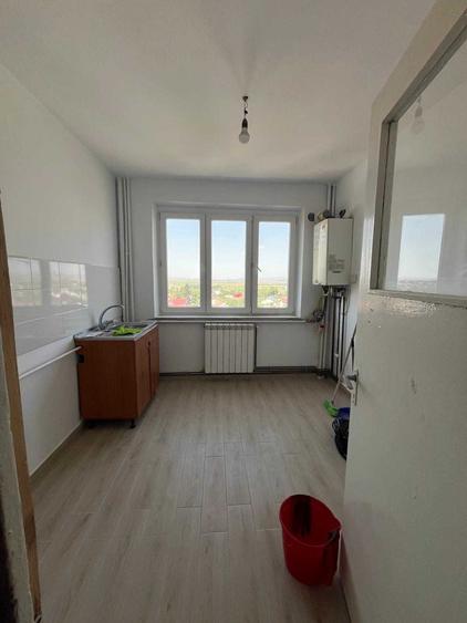 Apartament cu 3 camere decomandat în Exterior Vest
