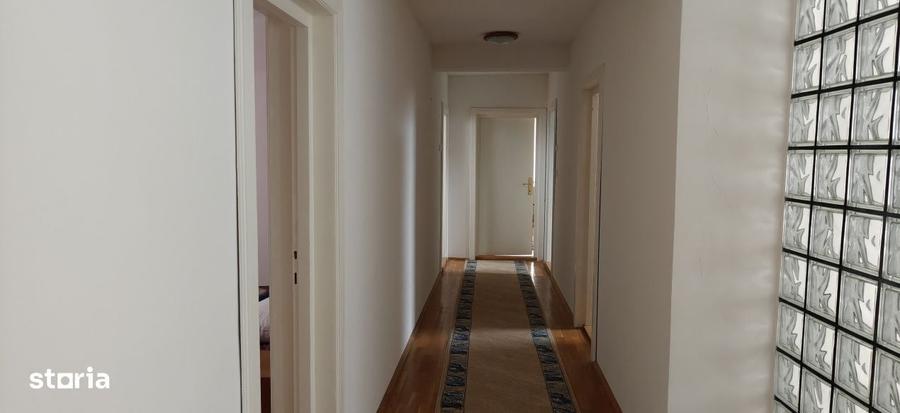 Casă cu 4 camere în Luna