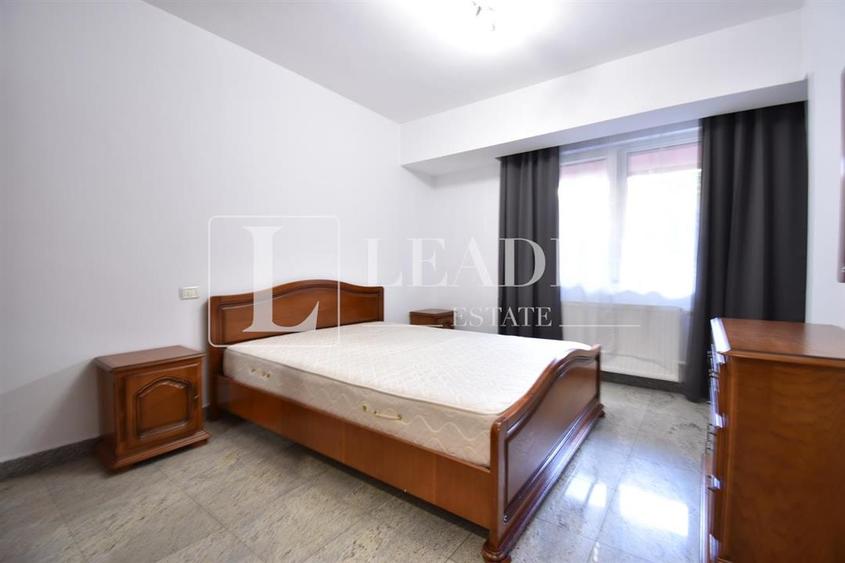 Apartament cu 4 camere semidecomandat în Aviatorilor