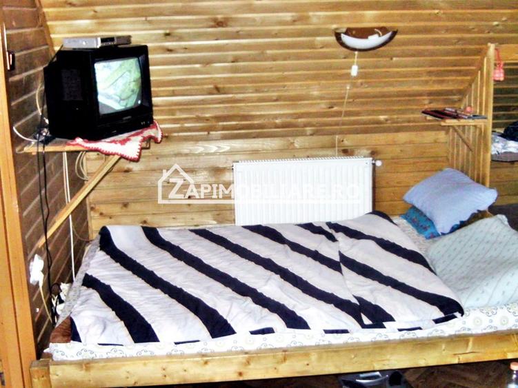 Casă individuală cu 10 camere cu Canalizare în Central