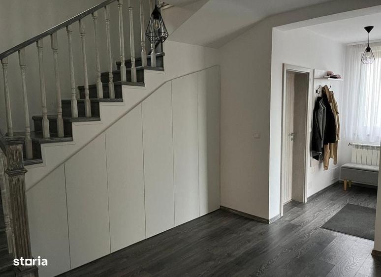Casă cu 4 camere în Valea Adâncă