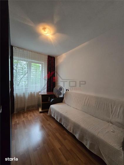 Apartament cu 3 camere semidecomandat în Dacia