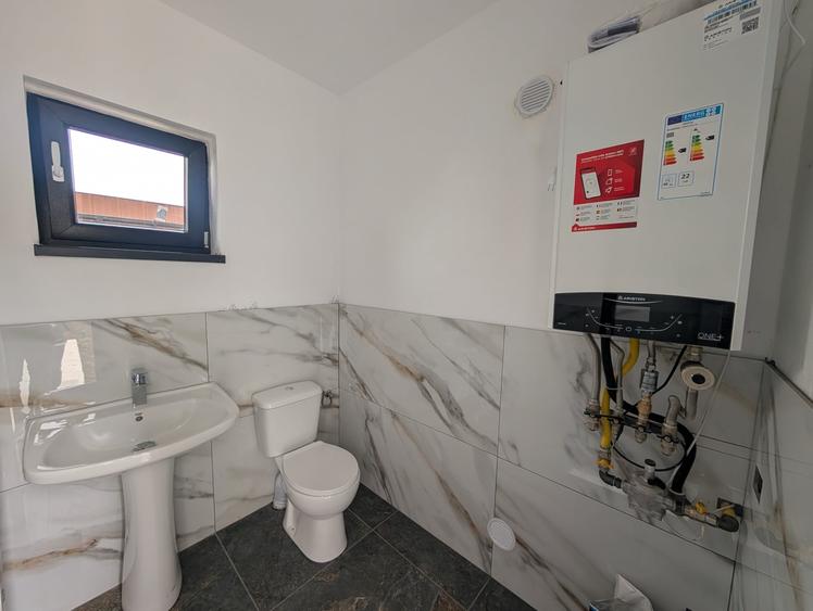 Casă individuală cu 3 camere cu Teren 400 Mp în Exterior Est