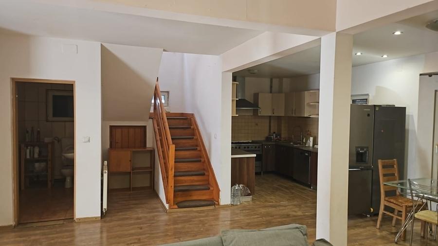 Casă cu 5 camere cu Teren 100 Mp în Corbeanca