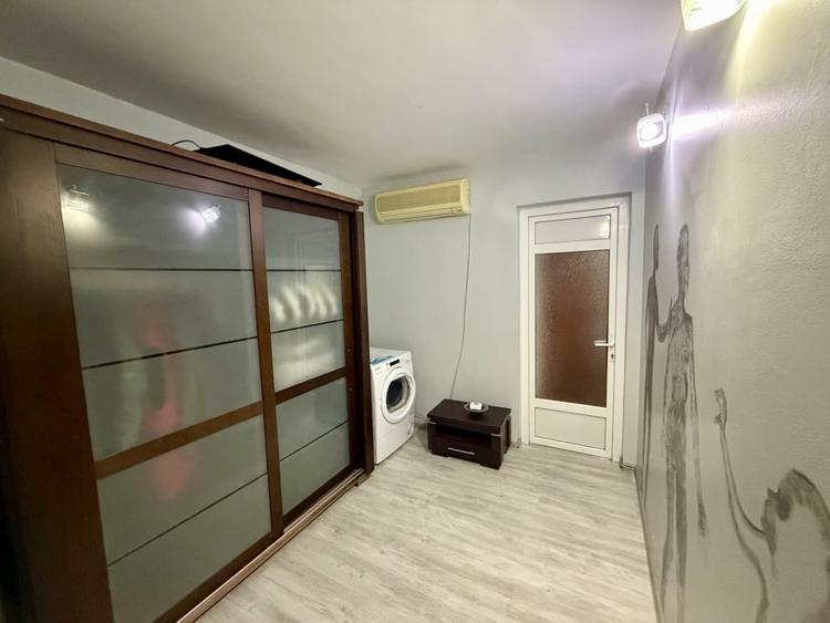 Apartament cu 4 camere decomandat în Trocadero