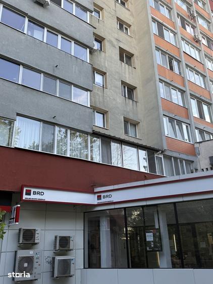 Apartament cu 3 camere decomandat în Tei