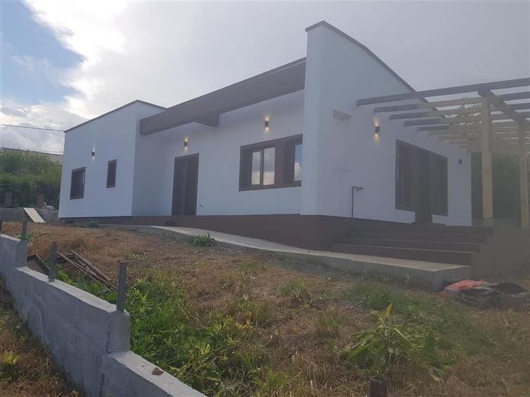 Casă individuală cu 4 camere cu Teren 500 Mp în Tomești